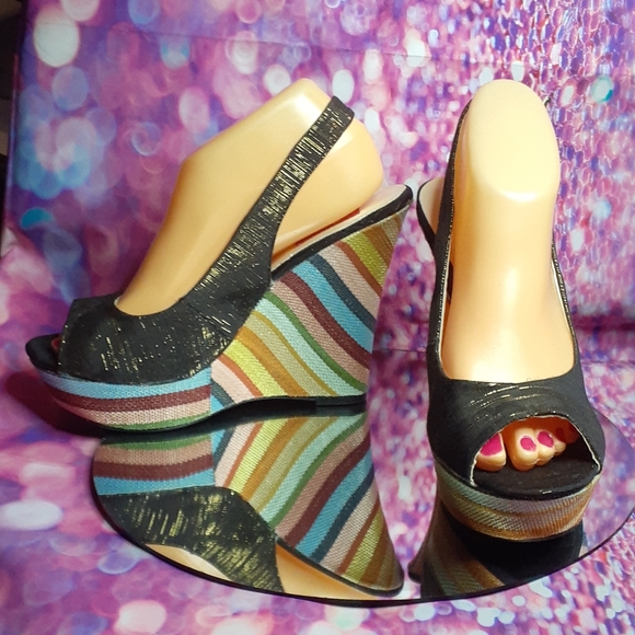 RFH - Black w/Woven Gold Rainbow Wedges - Picture 6 of 7